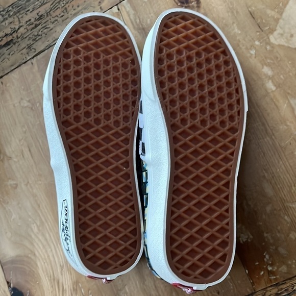 NWT & Box Vans X Stranger Things Authentic Multi/Marshmallow 5 Men 6.5 Women - Picture 11 of 16